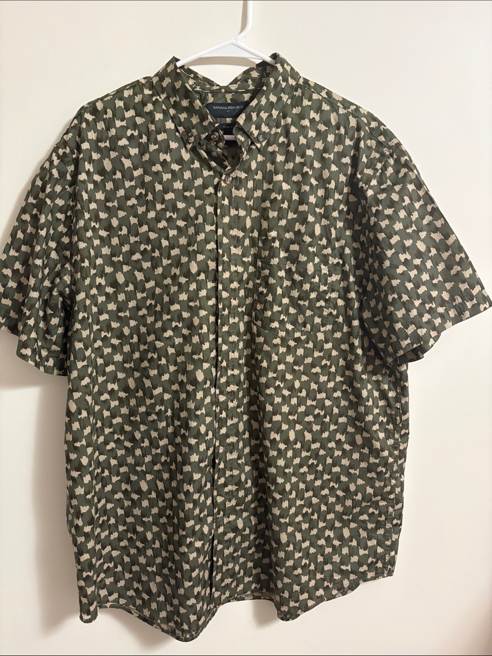 Banana Republic Olive & Cream Short Sleeve Button-Down Shirt - Abstract Print